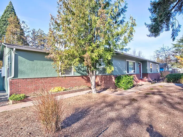 1694 Cloverlawn Dr — Photo 10