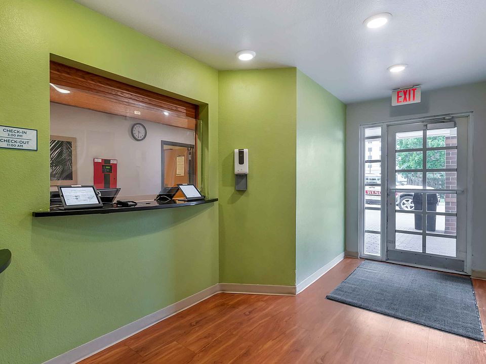Lobby and Guest Check-in
