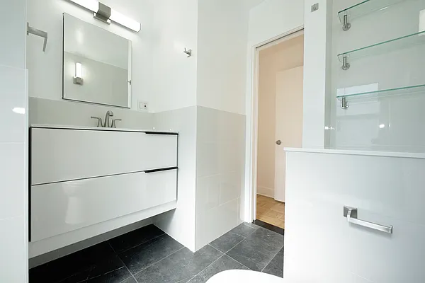 Rented by Buchbinder & Warren | media 22