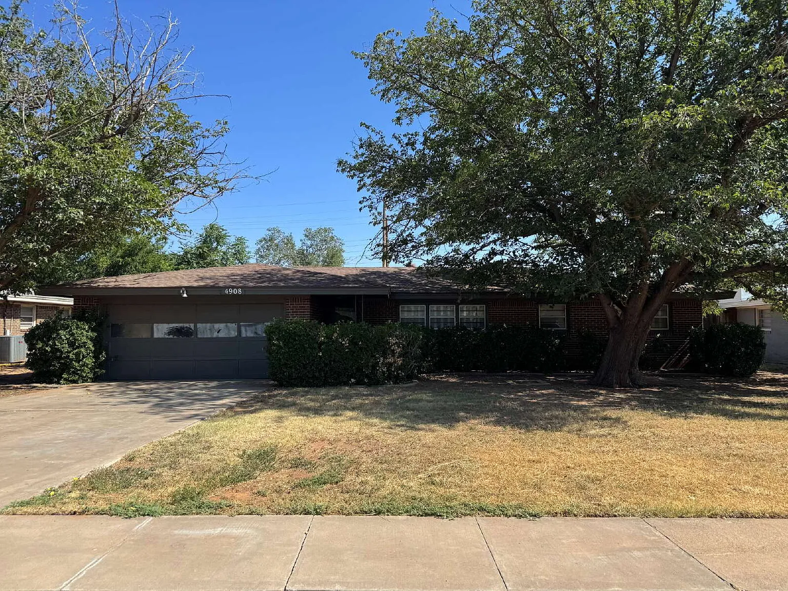 4 bed, 2.0 bath, 1984 sqft, $1,800 — Photo 1