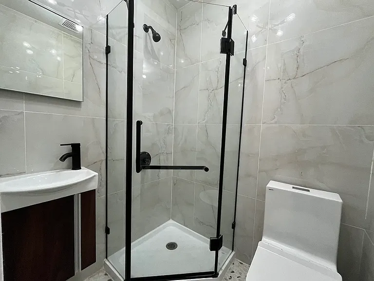131 Hancock Ave #2D — Photo 4