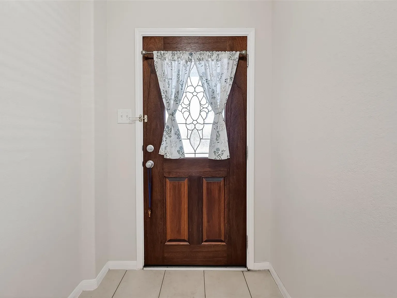 3 bed, 2.0 bath, 1694 sqft, $2,100 — Photo 4