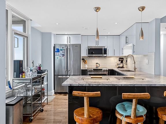 4th image of 13880 101st Ave #1904