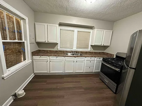 725 Kent St Photo 1