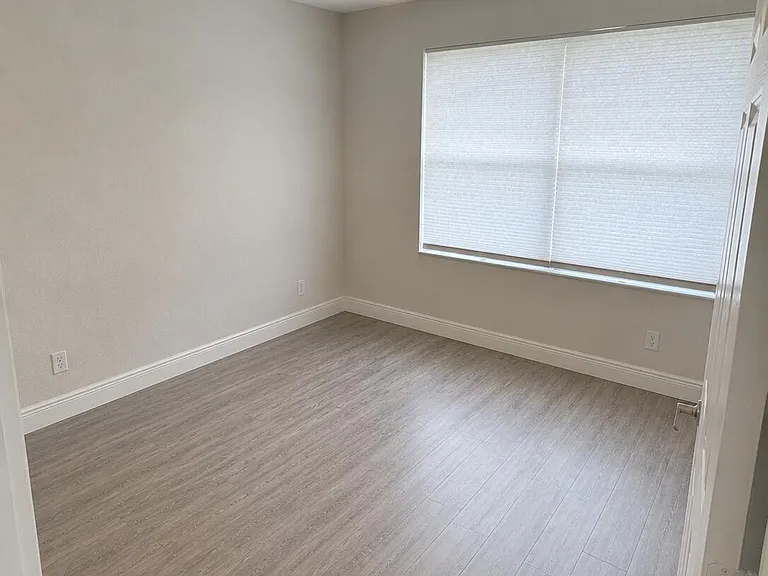 6330 NW 80th Dr — Photo 16