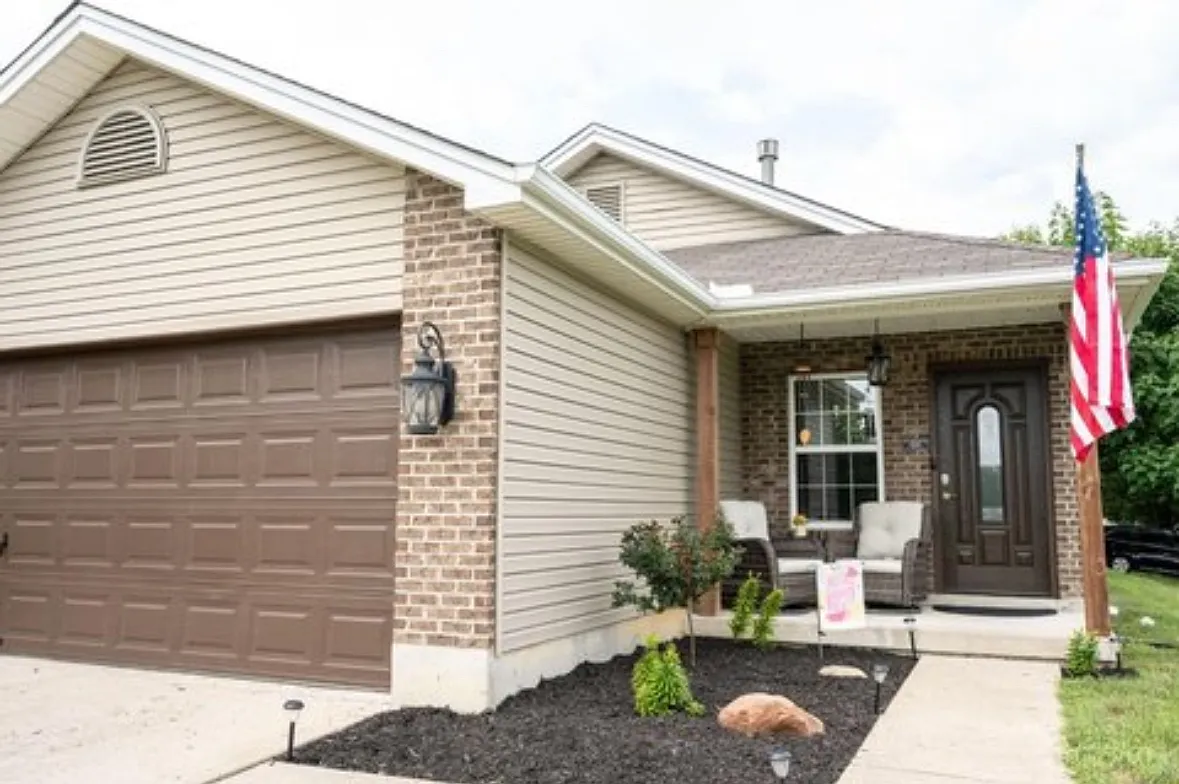 3 bed, 1290 sqft, $2,250 — Photo 1