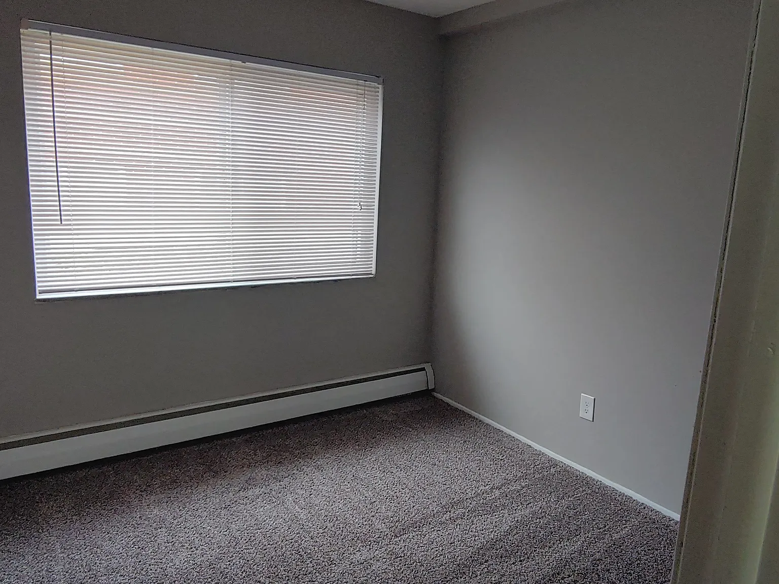 Colonial Club Apartments — Photo 4