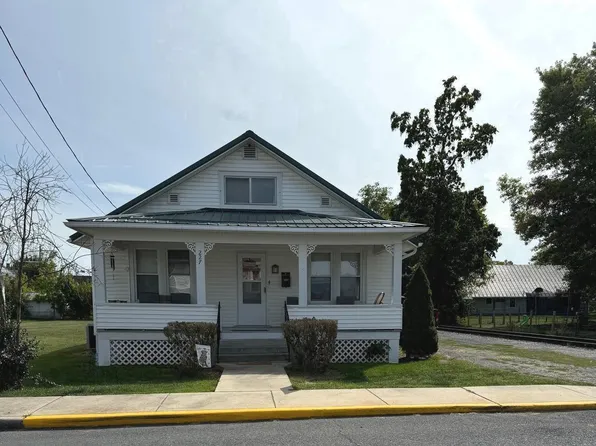 227 Washington St, Moorefield, WV 26836