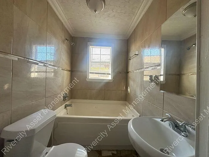 2196 Lyon Ave — Photo 5