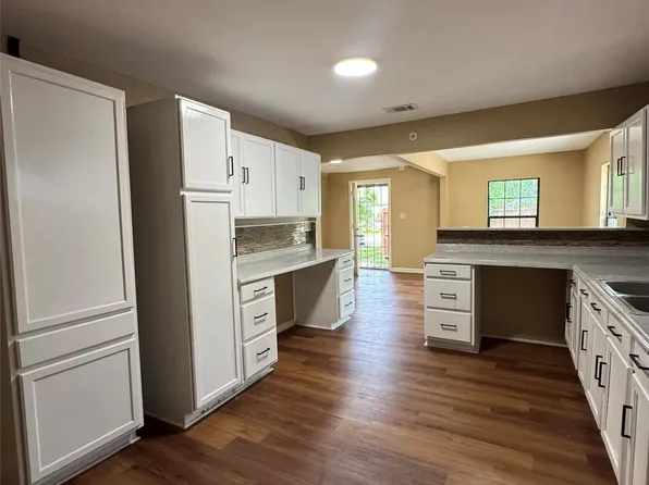 1311 Pershing St, Baytown, TX 77520