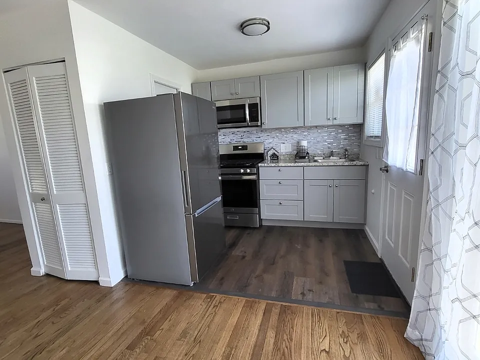 24 Woodward Ave #1
