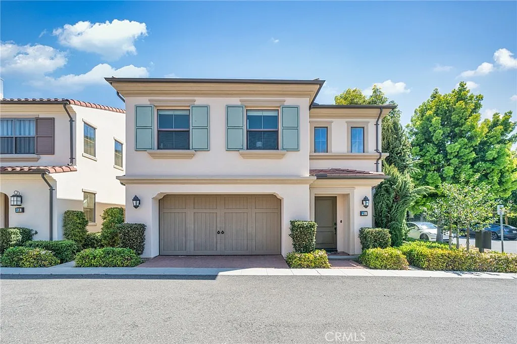 3 bed, 2.5 bath, 1879 sqft, $5,500 — Photo 1