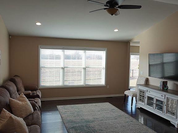 4th image of 7838 Drakeshire Blvd
