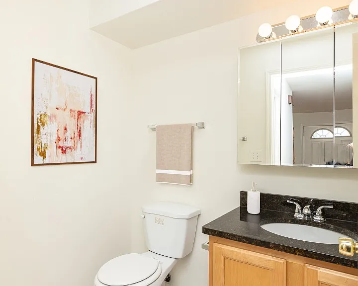 140 Surrey Dr — Photo 7