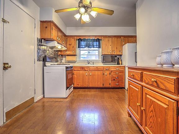 4th image of 1527 Guildhall Ave NW
