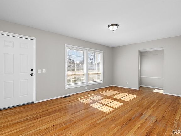 3rd image of 725 Pelican Ln