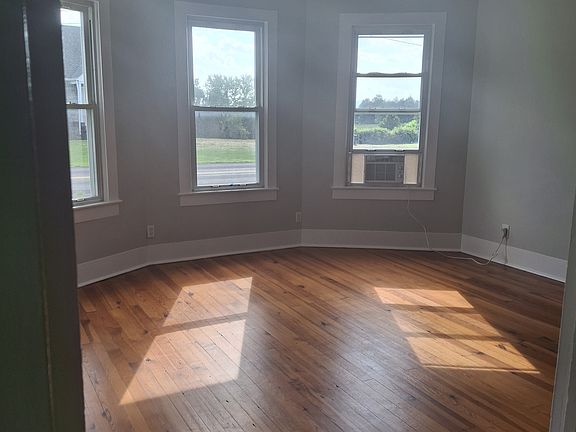 2nd image of 1531 Reliance Rd