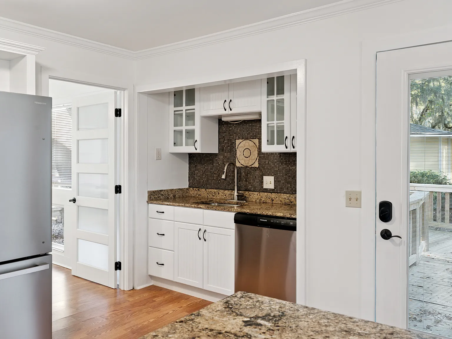 2 bed, 980 sqft, $2,200 — Photo 3