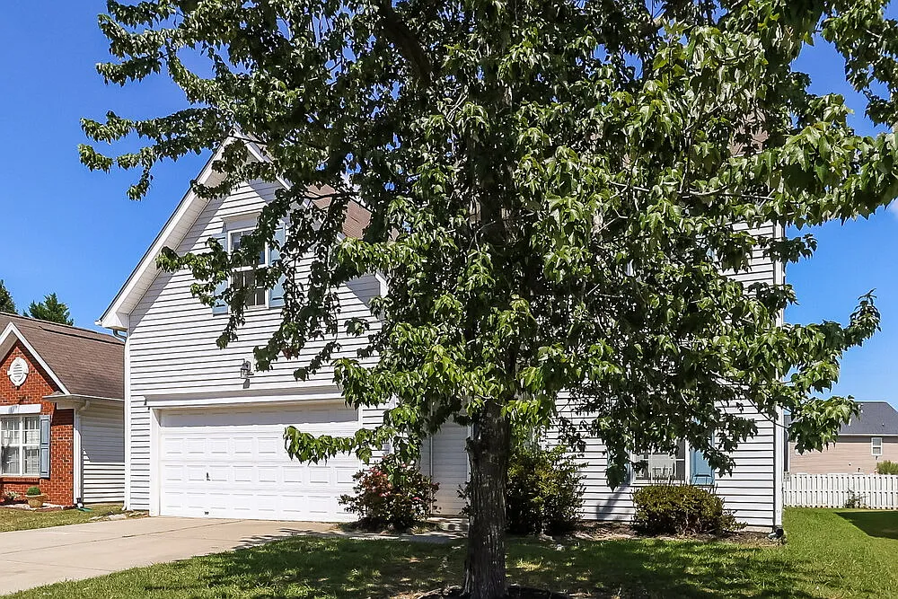 3 bed, 2.5 bath, 2100 sqft, $2,160 — Photo 4