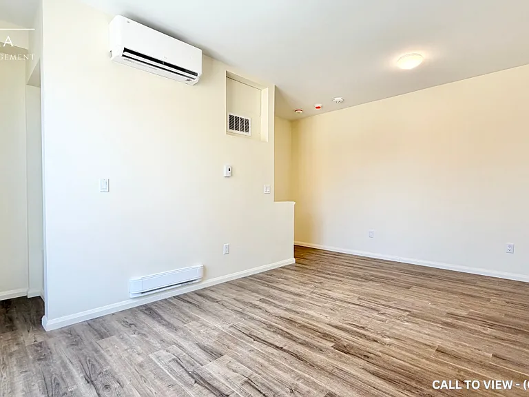 101 Main St W #203 — Photo 3