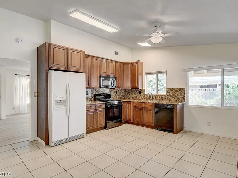 2085 Wagonwheel Ave — Photo 4