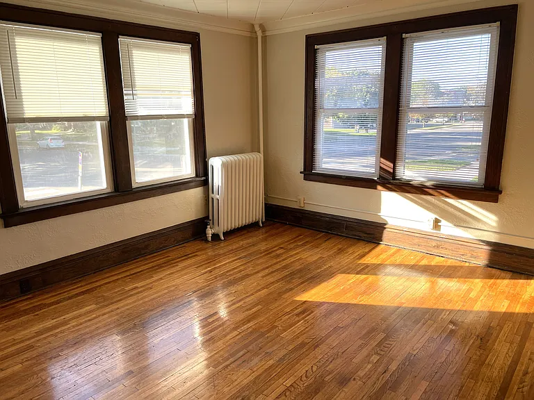 1576 Portland Apartments — Photo 1