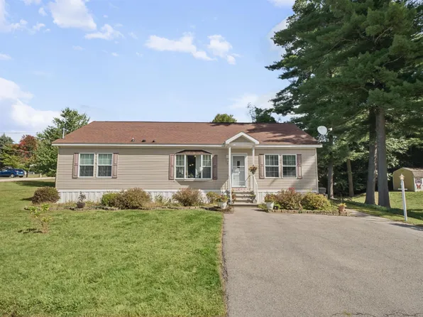 2 Hawthorne Lane, Nashua, NH 03062