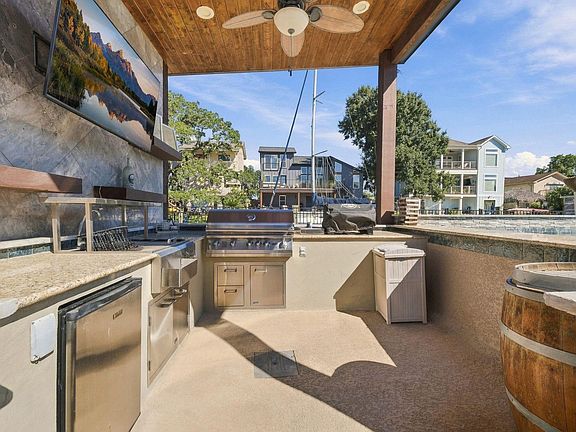 5th image of 10 Harbor Ln