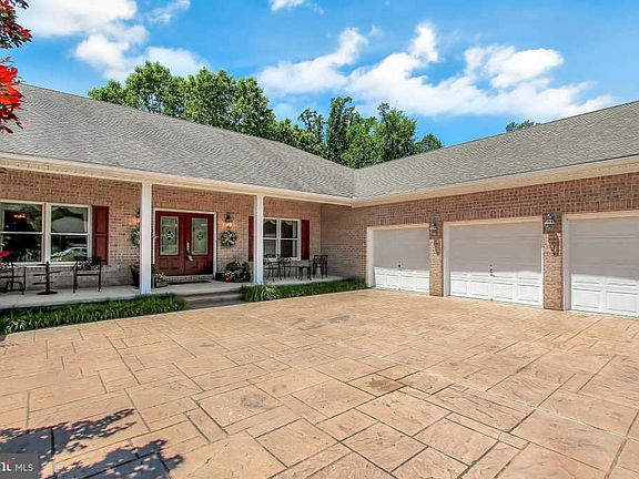 2nd image of 922 Sidehill Dr