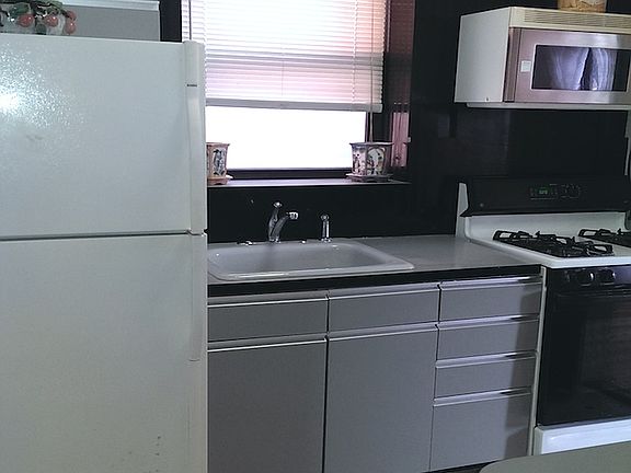 4th image of 2280 Burnett St APT 3G