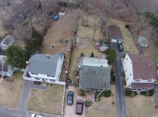 10 Terry Pl, Center Moriches, NY 11934