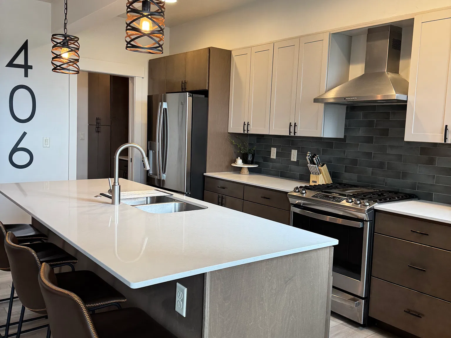 4 bed, 2.5 bath, 2156 sqft, $4,600 — Photo 4