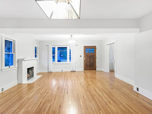 5th image of 1187 N Catalina Ave