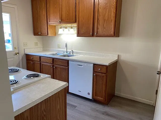 3 bed, $1,185 — Photo 4