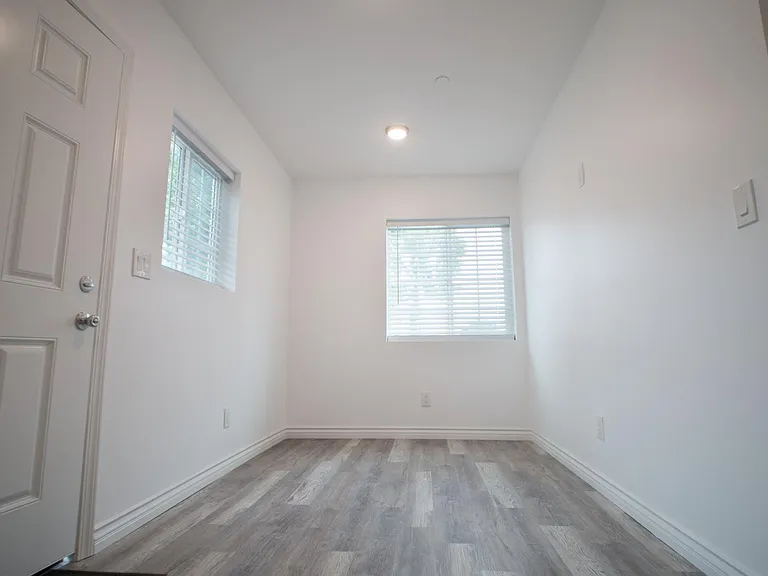 1602 La Golondrina Ave — Photo 6