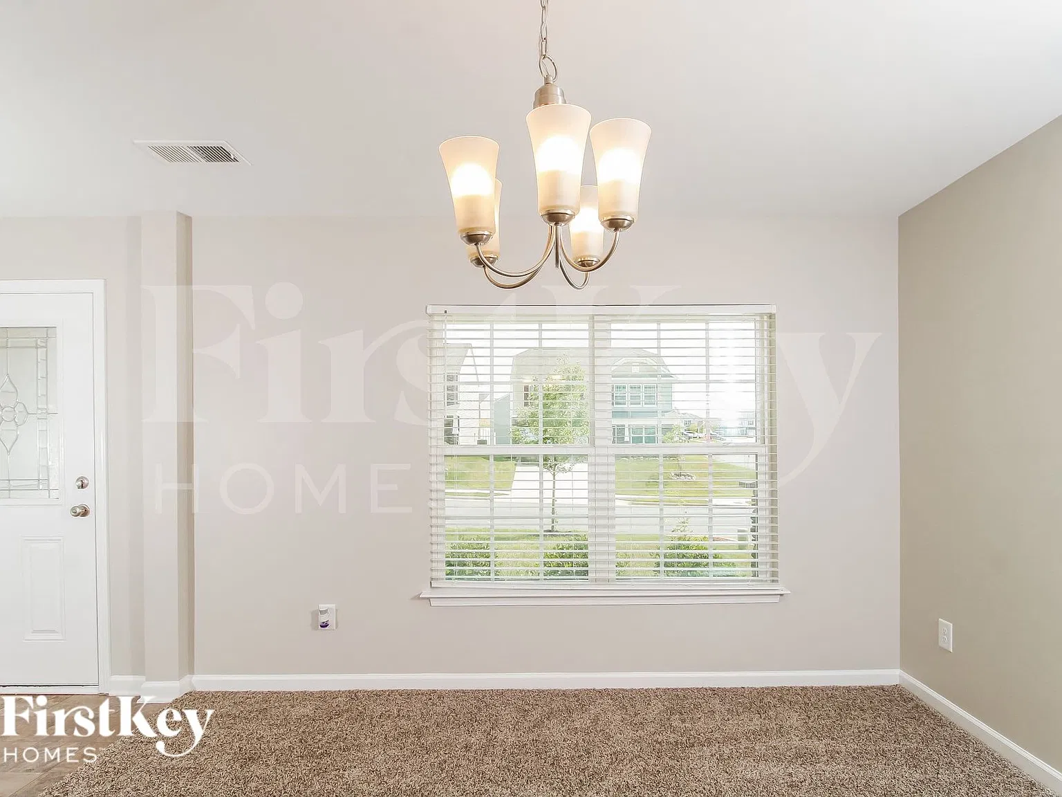 5 bed, 3.5 bath, 2632 sqft, $2,590 — Photo 2