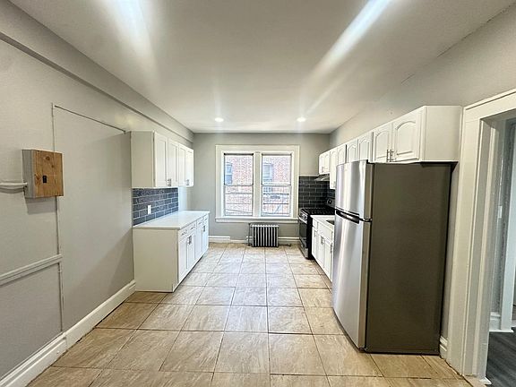 4th image of 157 Halsted St APT 402