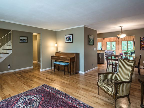 5th image of 19 Leech Cir S