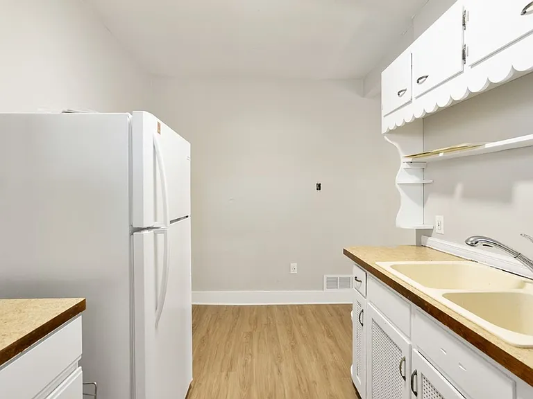1015 W 22nd St - Cedar Falls — Photo 6