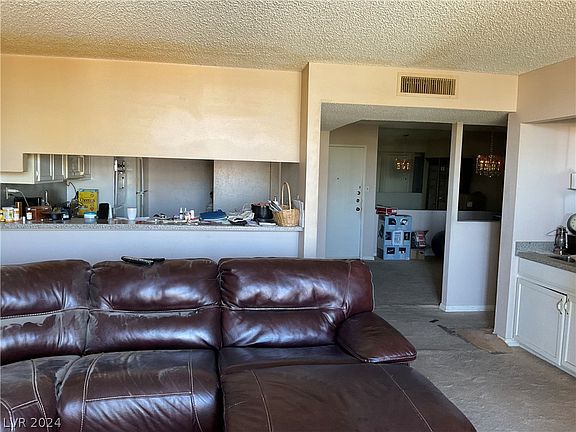4th image of 725 N Royal Crest Cir Unit 223