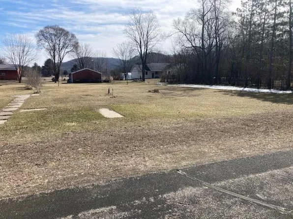 105 S 7th St, Muscoda, WI 53573
