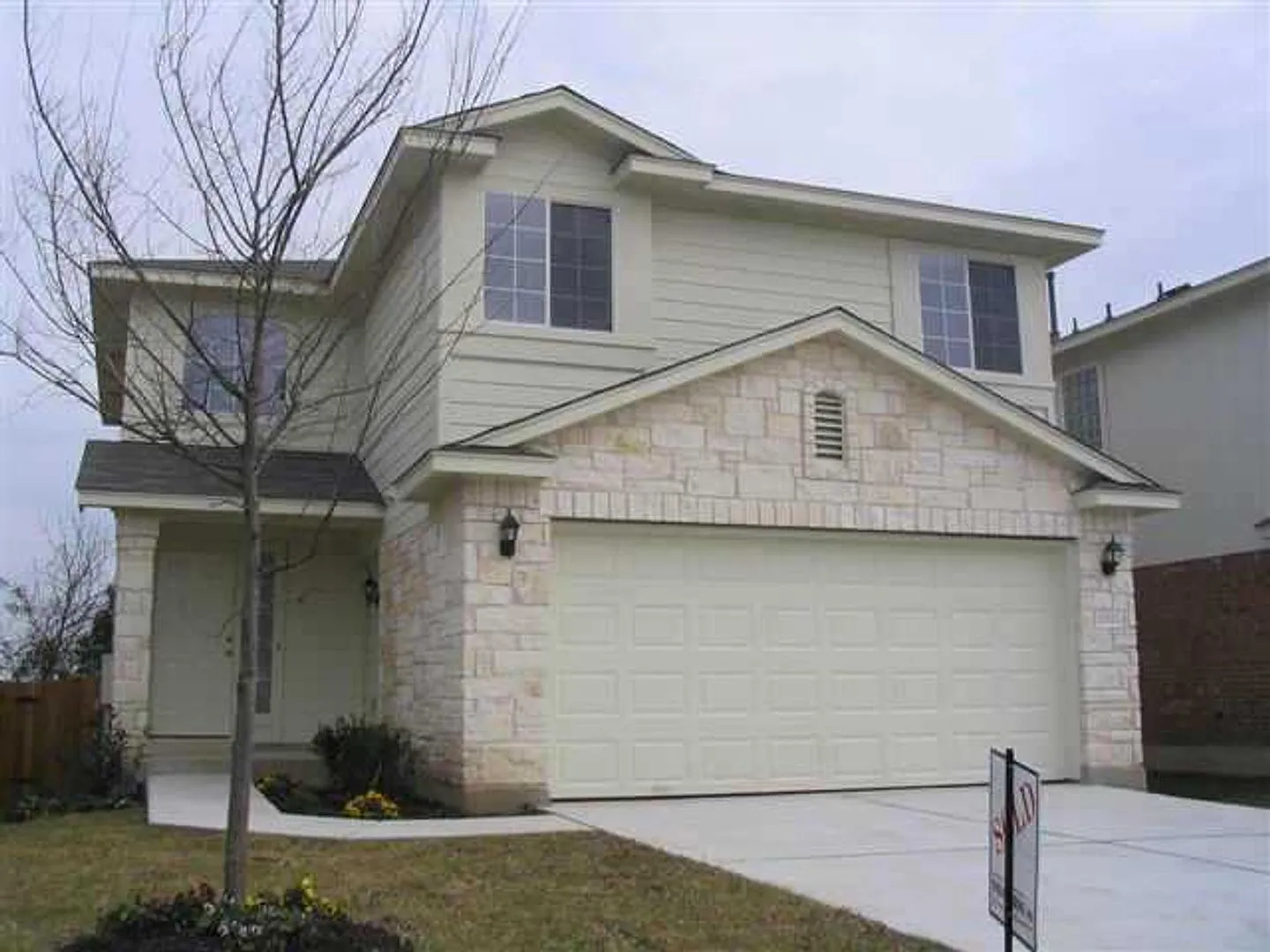 Beautiful 3 Bed 2.5 Bathroom home in South Austin — Photo 2