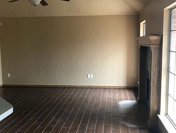 3rd image of 600 E Linden Ln