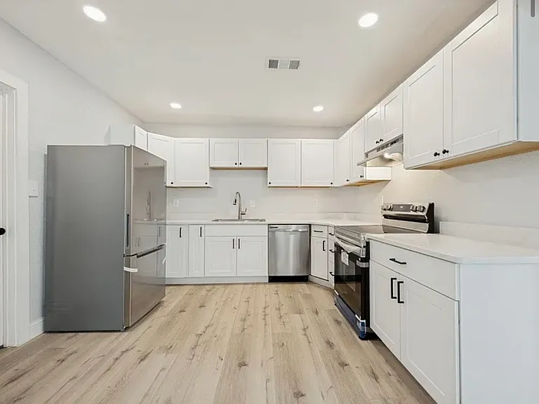 1023 Oak Dr — Photo 4
