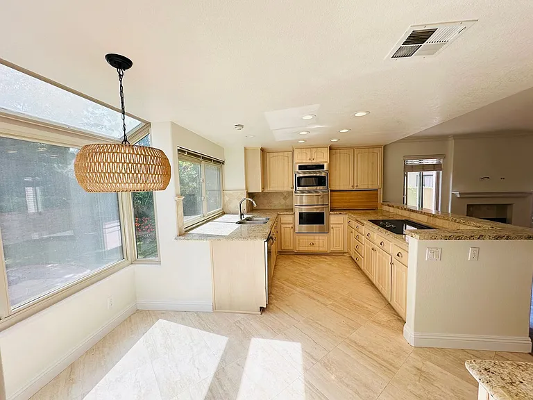 6635 Soaring Dr — Photo 14