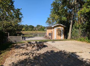 592 Mower Rd, Pinckney, MI 48169