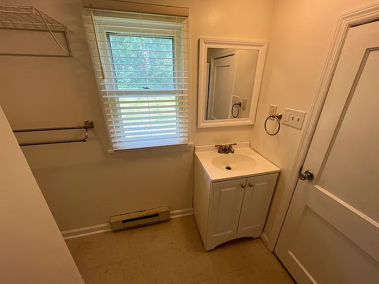 328 Tyrone St — Photo 14
