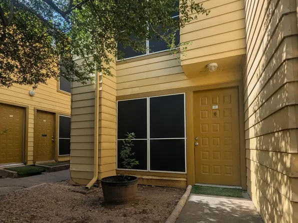 Great Neighborhood , Beautiful townhome !!