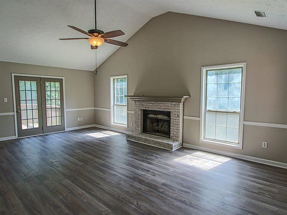 5th image of 475 Jeff Davis Pl