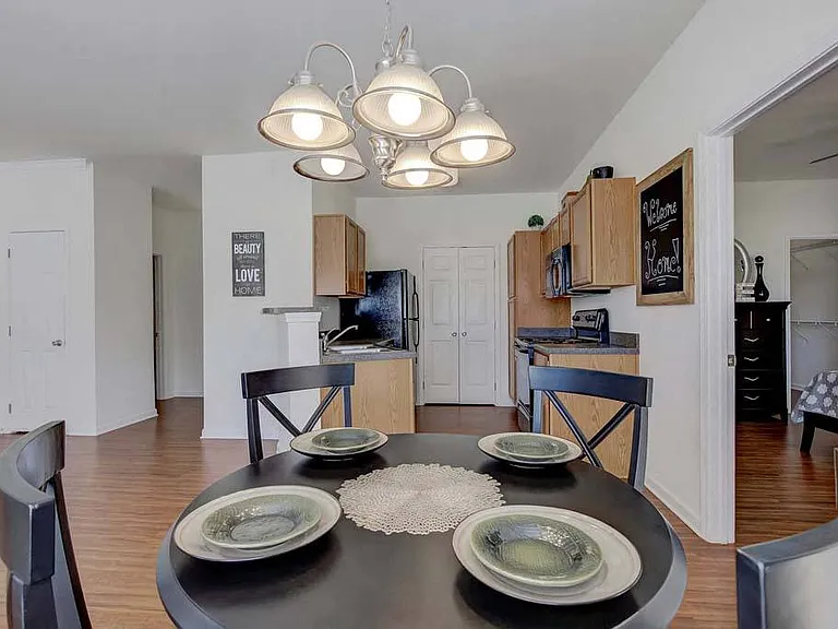 Ethan Pointe Apartments — Photo 10